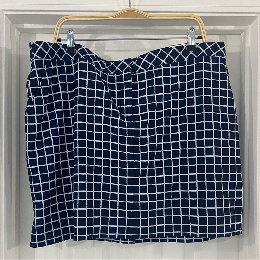 IZOD Golf Swingflex Navy Skort NWT